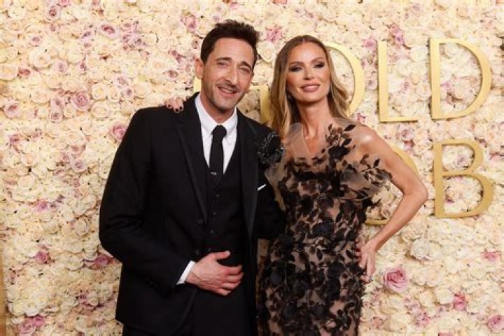 Award winning actor Adrien Brody dating a hot girlfriend; Are they engaged yet? What about previous marriage or a wife? Dating history.