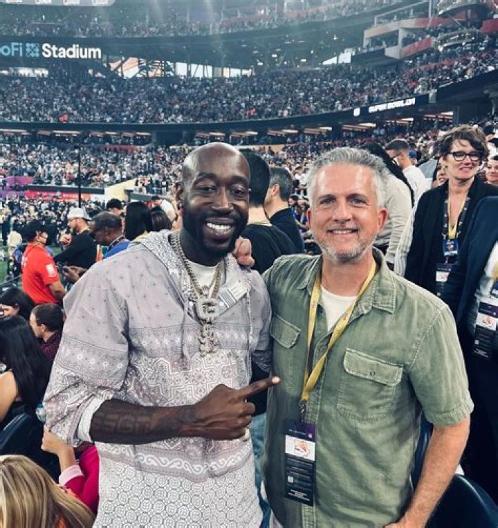 Bill Simmons Bio - married, affair, net worth, salary, podcast, and the book basketball