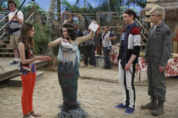 CALUM WORTHY, ROSS LYNCH – Celeb Secrets