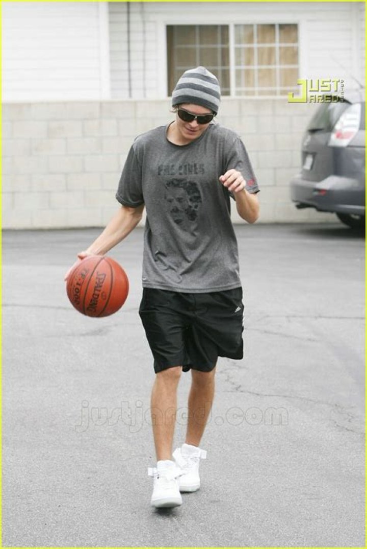 Can Zac Efron Play Basketball?