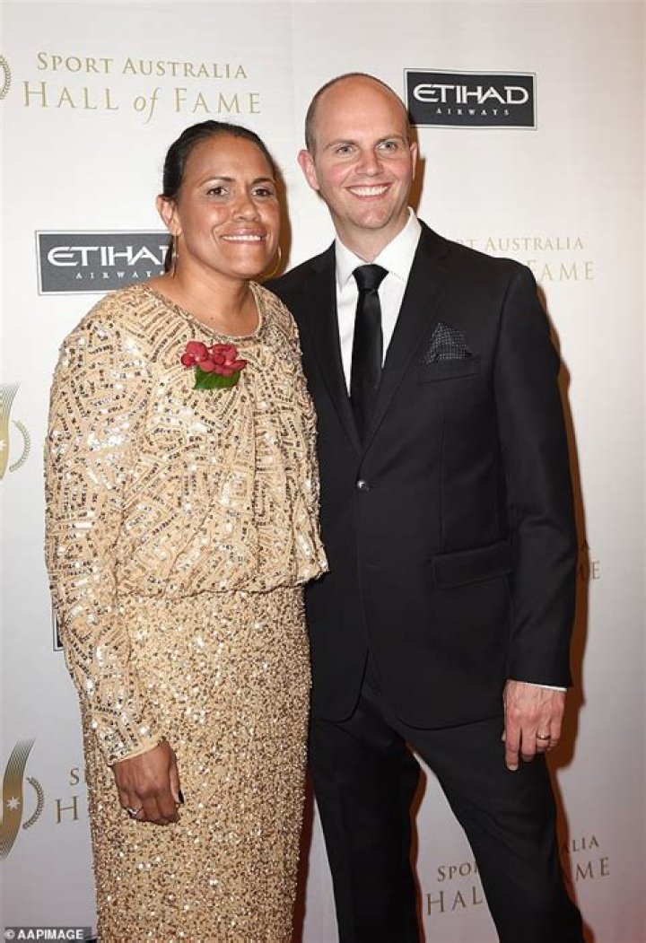 Cathy Freeman Bio- Husband, Divorce, Married, Salary, Child, Net worth, Earnings, Family, Age, Nationality, Height, Awards