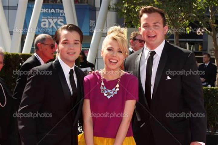 Danielle Morrow, Noah Munck – Celeb Secrets