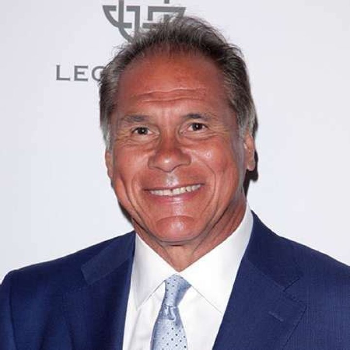 Derek Carr Biography - Affair, Married, Spouse, Salary, Net worth, Bio, Career, Girlfriend, Age