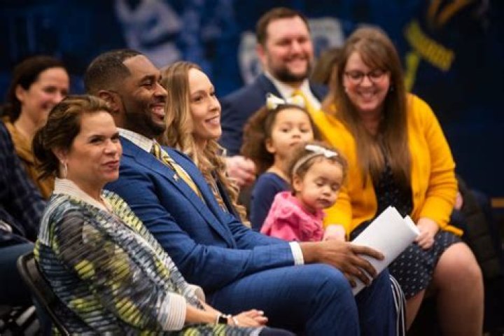 East Carolina Univesity's Head Coach Mike Houston's Bio, Parents, Wife, Children, Career, Net Worth, Earnings, Salary, Wife, Children