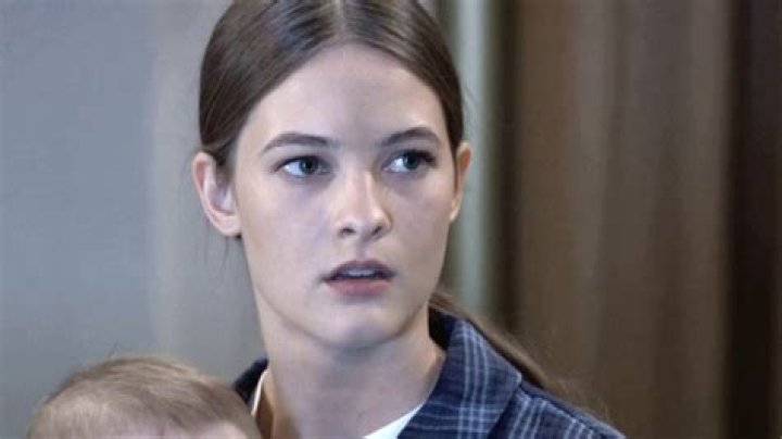 Esme Doesn’t Have Amnesia Anymore, But She Won’t Necessarily Let Anyone Know