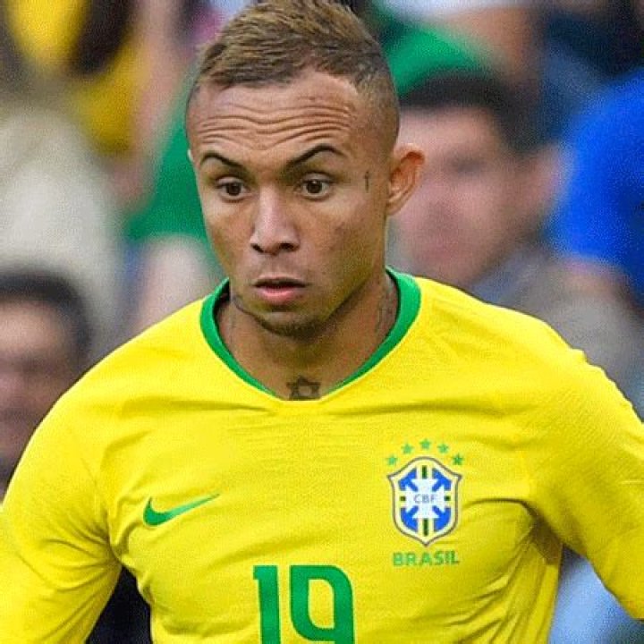 Everton Soares Biography- Salary, Earnings, Net worth, Married, Relationship, Wife, Children, Height, Age, Family, Career