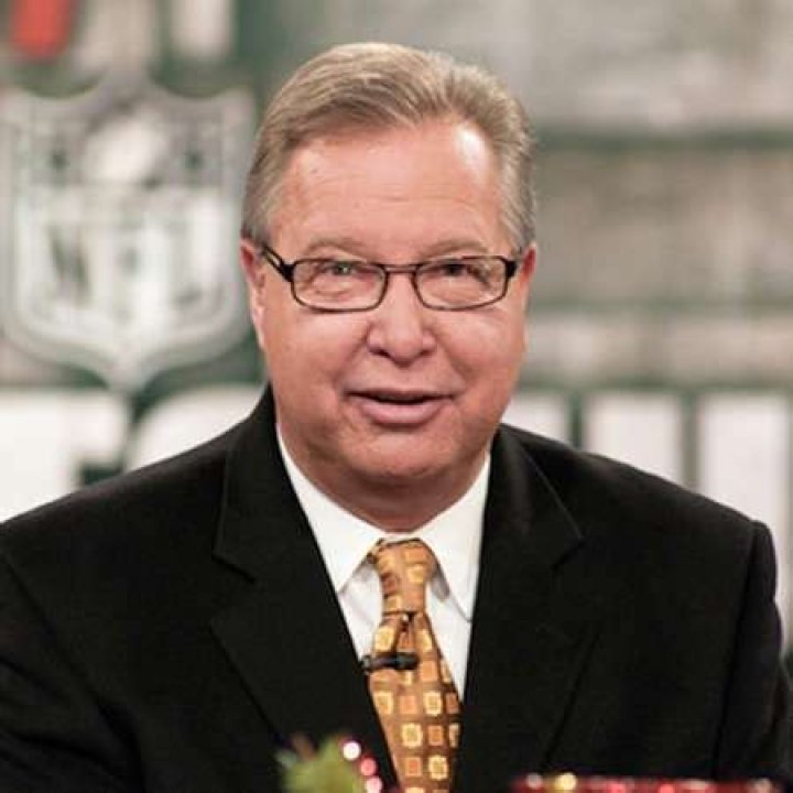 Former QB Kurt Warner Salary and Net worth; Know about his Wife, Children, and Family