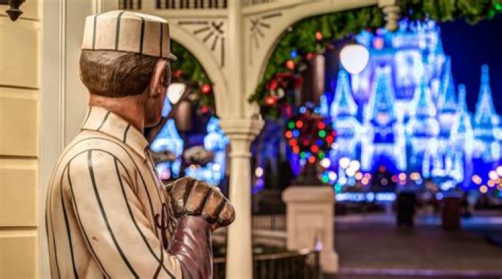 Four Ways to Cure Disney Withdrawal During the Holidays