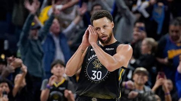 Hire Stephen Curry For an Appearance at Events or Keynote Speaker Bookings.