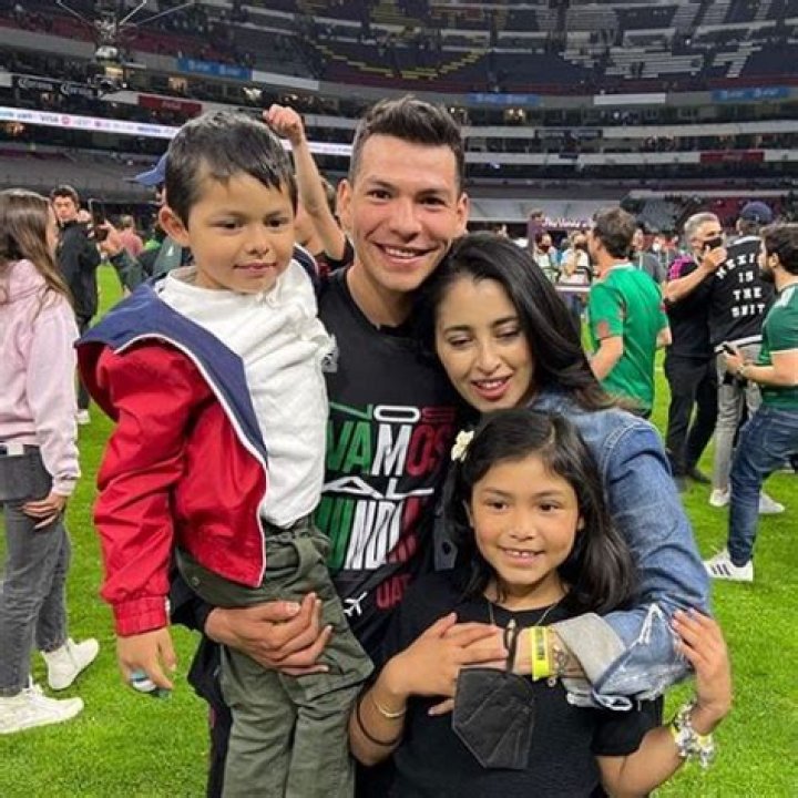 Hirving Lozano Bio, Salary, Net Worth, Wiki, Stats, Wife, Children, Parents, Family, Transfers, Market Value