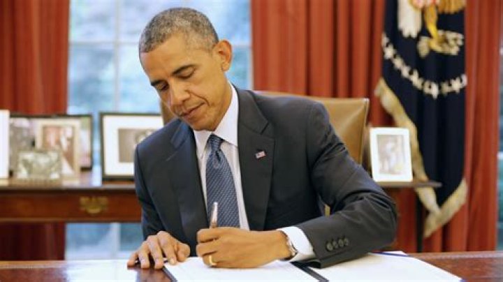 Is Barack Obama Left-Handed?