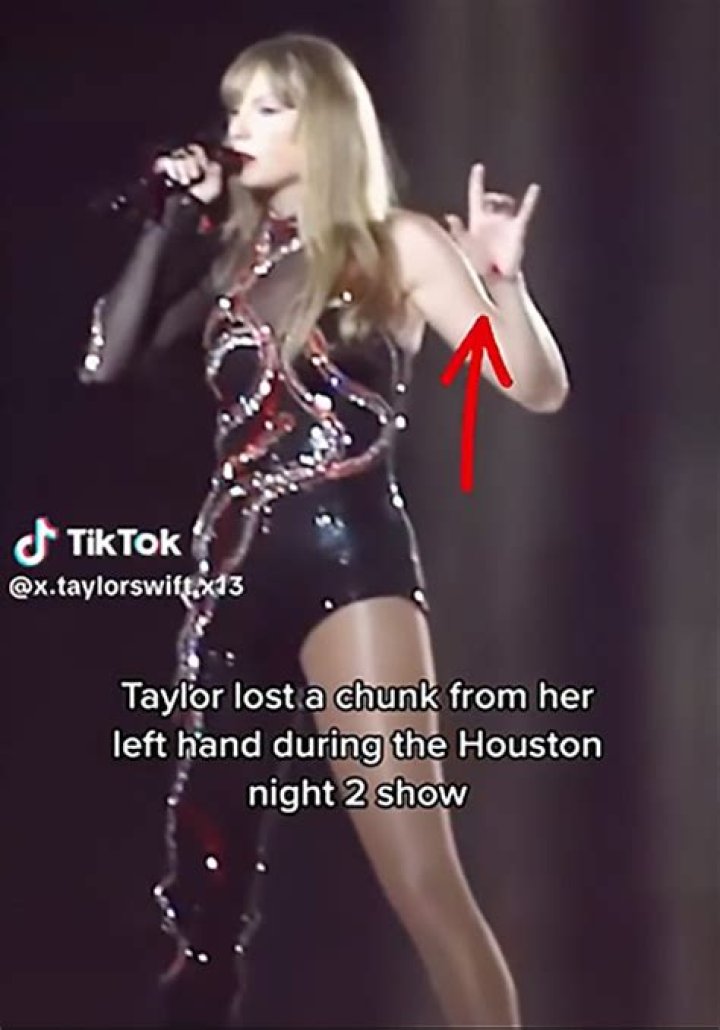Is Taylor Swift Left Handed?