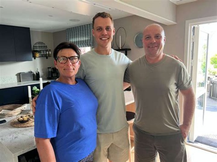 Joel Eriksson Ek Biography-salary, net worth, married, relationship, wife, girlfriend, contract, stats, age, family, nationality, earnings