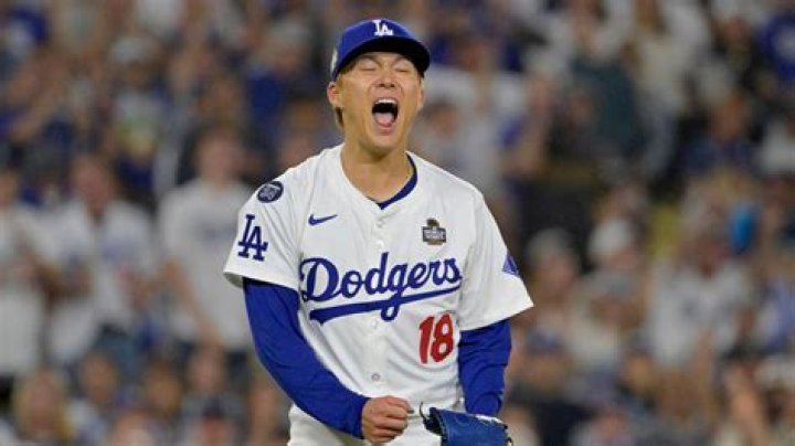 MlB's Los Angeles Dodgers pitcher who has an estimated net worth of $0.6 million, Who is his girlfriend?