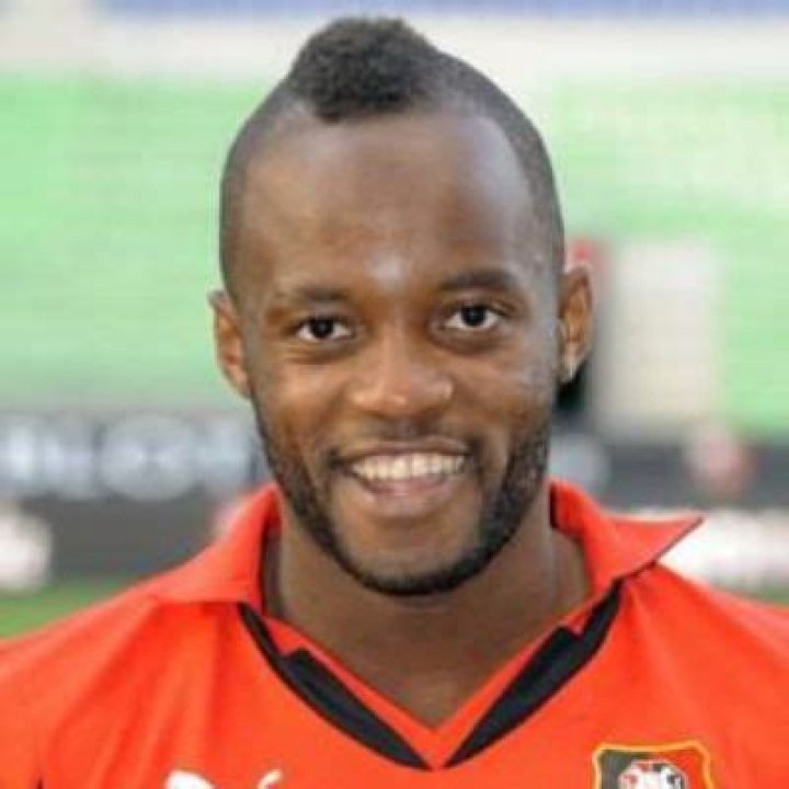 Nacho Bio fact of age,height,net worth,salary,nationality,girlfriend,spouse,game