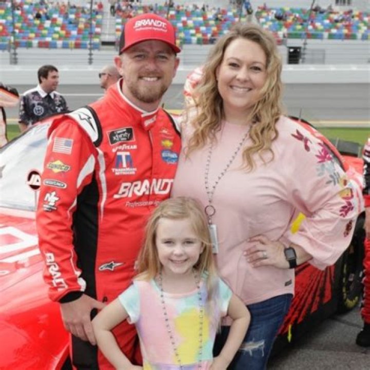 NASCAR Stock Car Driver William Byron's Bio, Family, Parents, Titles, Races, Net Worth, Earnings, Sponsors, Girlfriend, Relationships