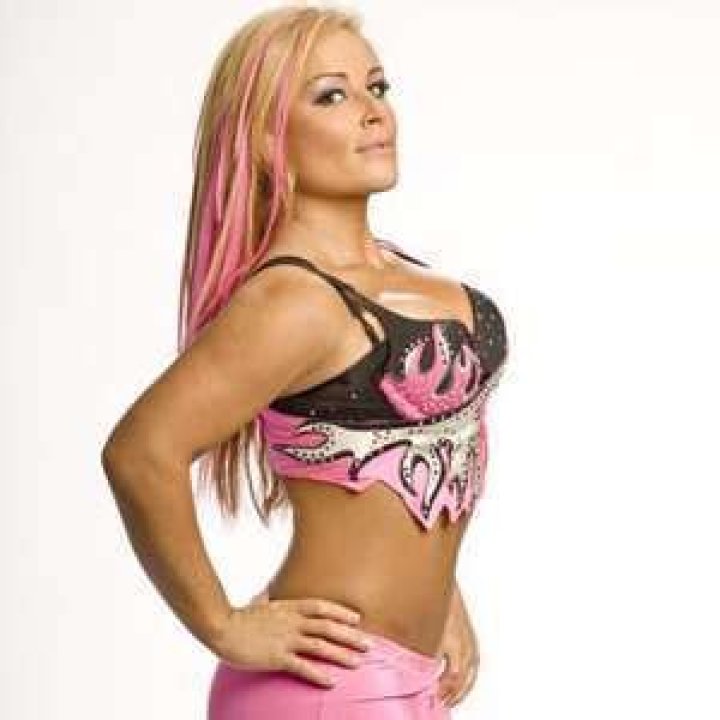 Natalya Neidhart Bio- Plastic surgery, Married, Husband, Relationship, Affair, Dating, Children, Career, Body measurements, Age, Earnings, Net worth, Salary