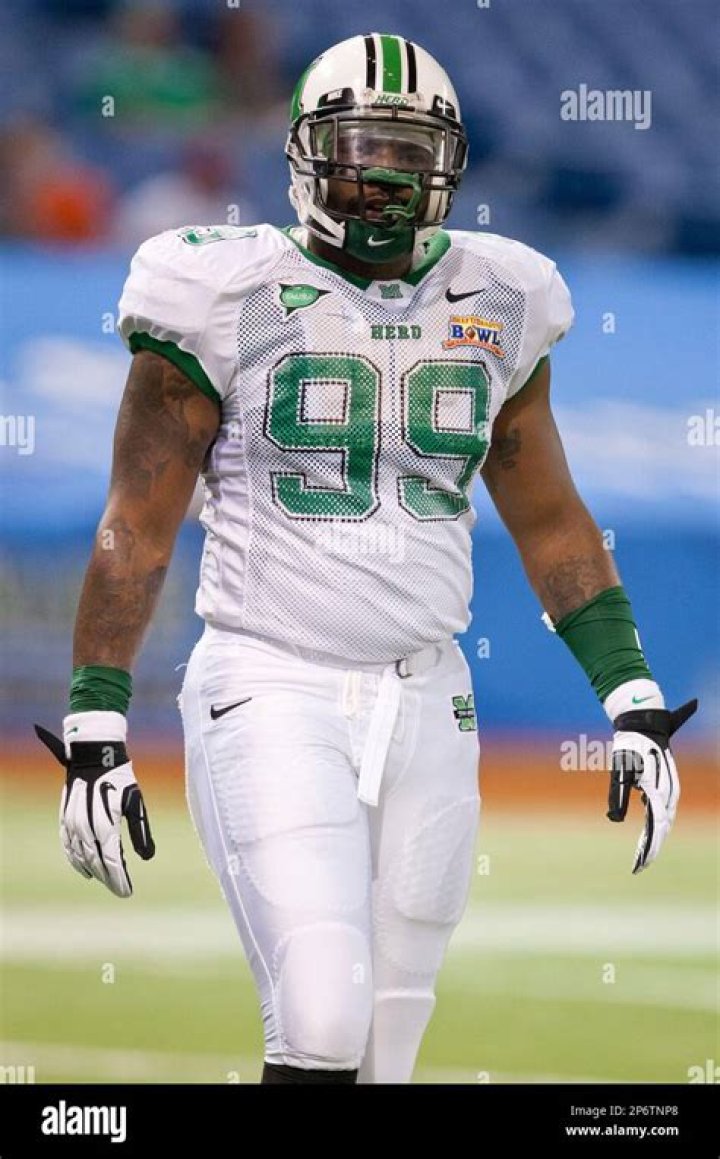 New York Jets's Football Defensive End Vinny Curry Bio, Age, Net Worth, Salary, NFL, & Married