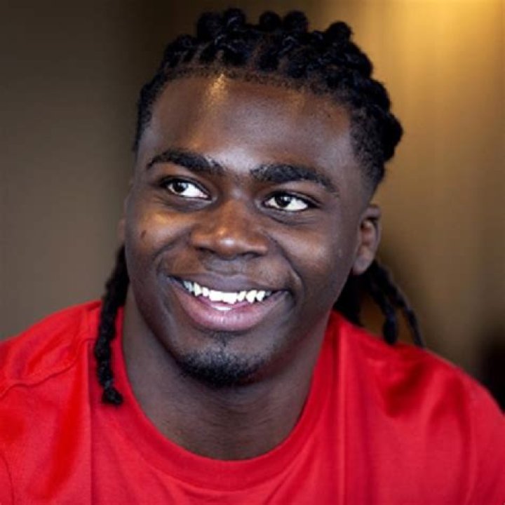 Rhamondre Steveson Bio, Age, College Stats, NFL, Contract, Salary, Net Worth, & Relationship