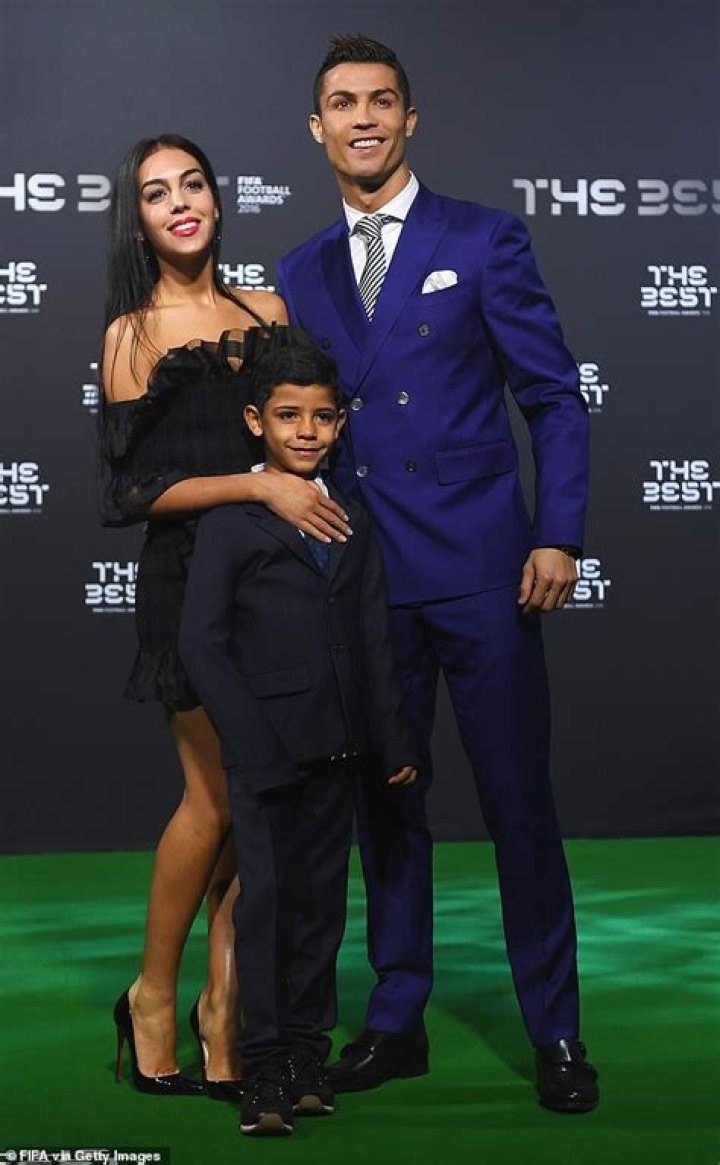 
Ronaldo Accused of Cheating on his Girlfriend Georgina Rodriguez