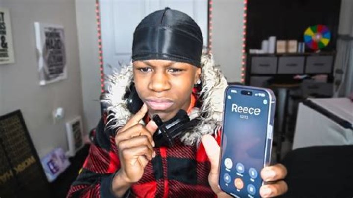 Ruhi Çenet net worth, income and estimated earnings of Youtuber channel