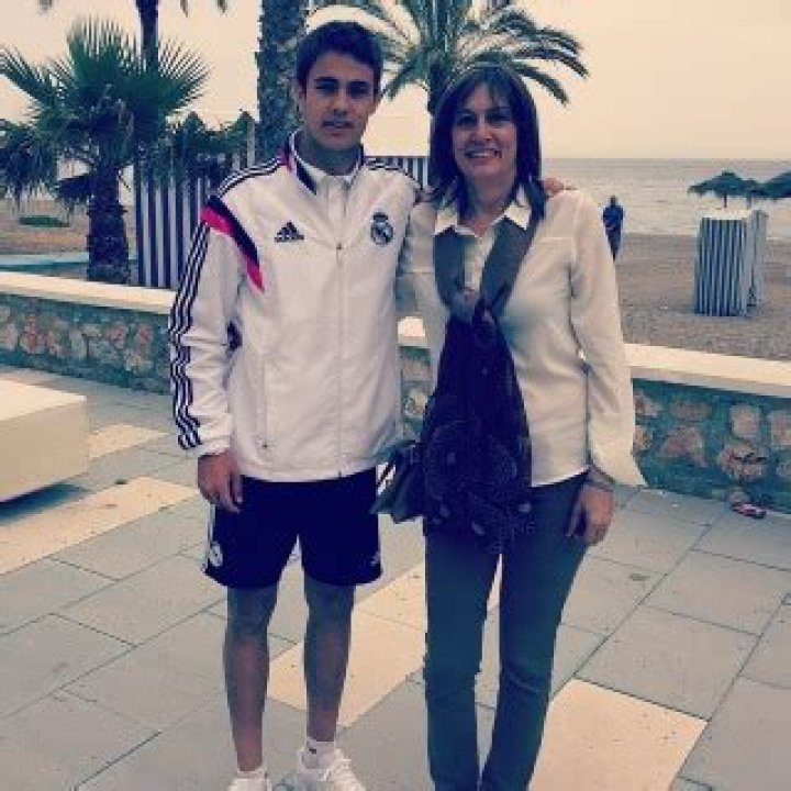 Sergio Reguilon Girlfriend, Net worth, FIFA 22, and Relationship with Marta