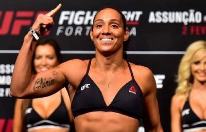 Taila Santos UFC Career and Salary (Stats, Age, Family, Husband, Children)