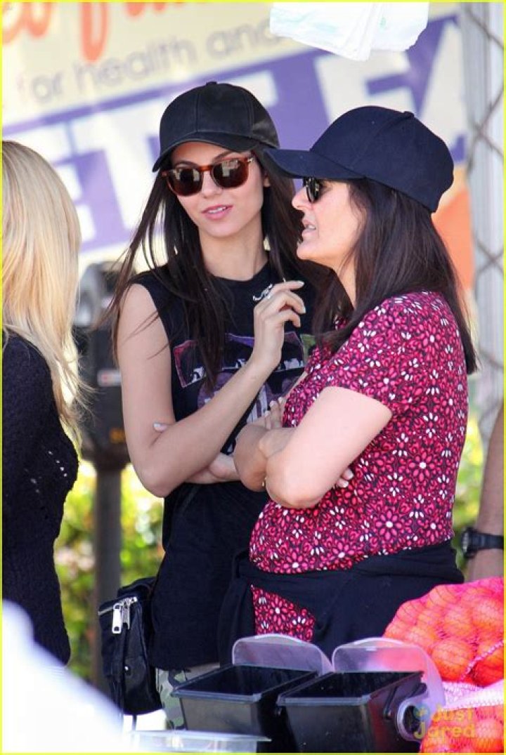 Victoria Justice, Jennette McCurdy – Celeb Secrets