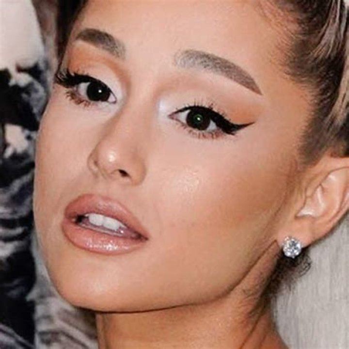 What Makeup Does Ariana Grande Use?